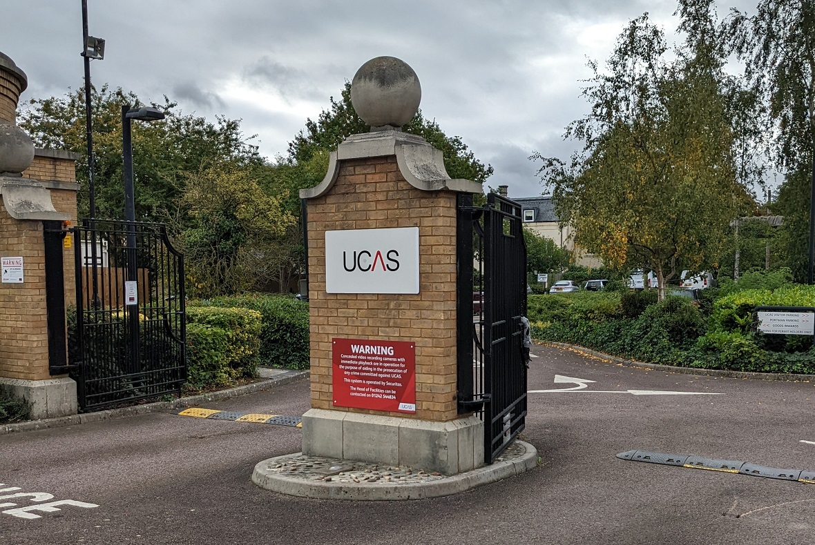 What changes are UCAS making to references and personal statements? 